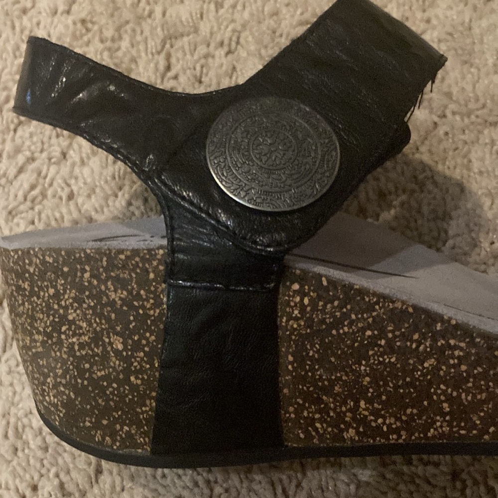Abeo Wedge Sandals w two Velcro Straps - Picture 3 of 5
